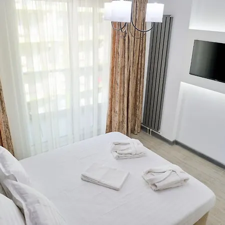 Seascape N Pool Mamaia